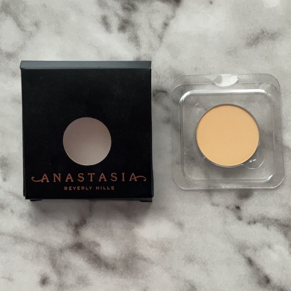 Anastasia Beverly Hills Contour Kit -Banana - Picture 1 of 2
